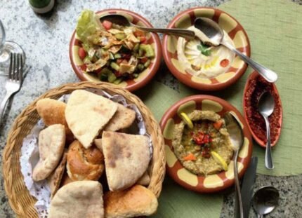 طبق المطاعم المميز هنا وبس